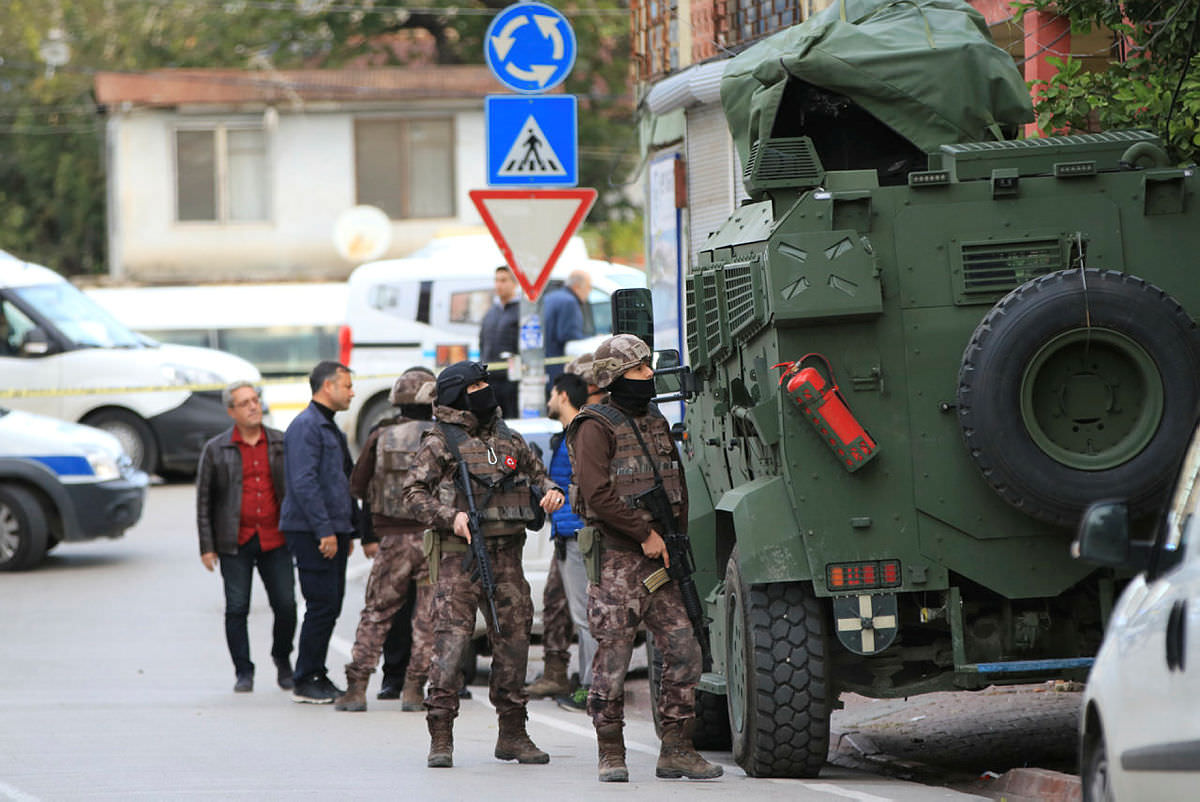 Adana'da rehine kurtarama operasyonu: Bir şahıs ablasını ve yeğenlerini silahla rehin aldı