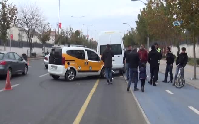 Diyarbakır'da sivil askeri araç ile ticari taksi çarpıştı