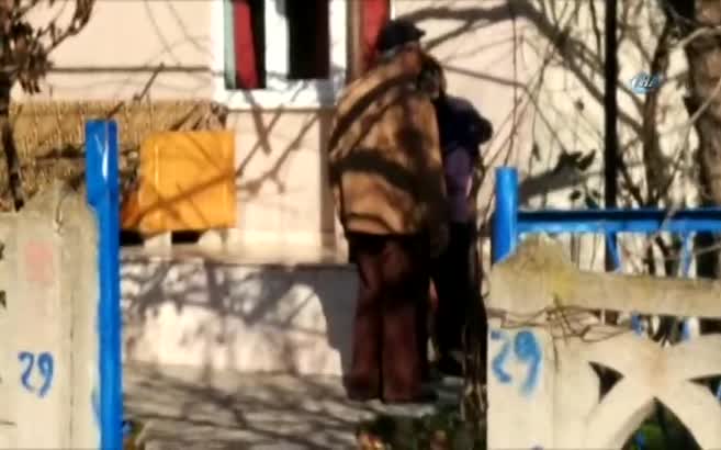 Sokak ortasında dehşet! Genç kız başından vuruldu