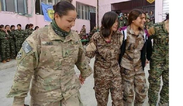 Suriye'de ABD'li askerler teröristlerle halay çekti!