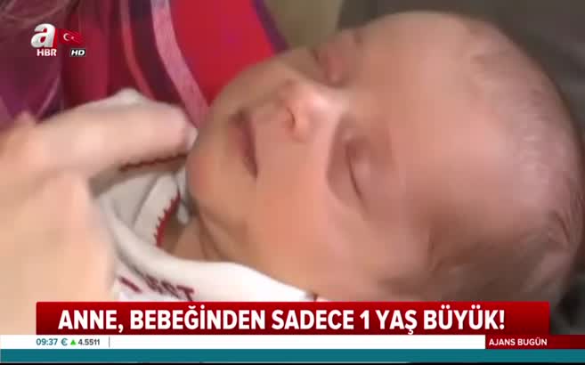 Anne, bebeğinden sadece 1 yaş büyük!