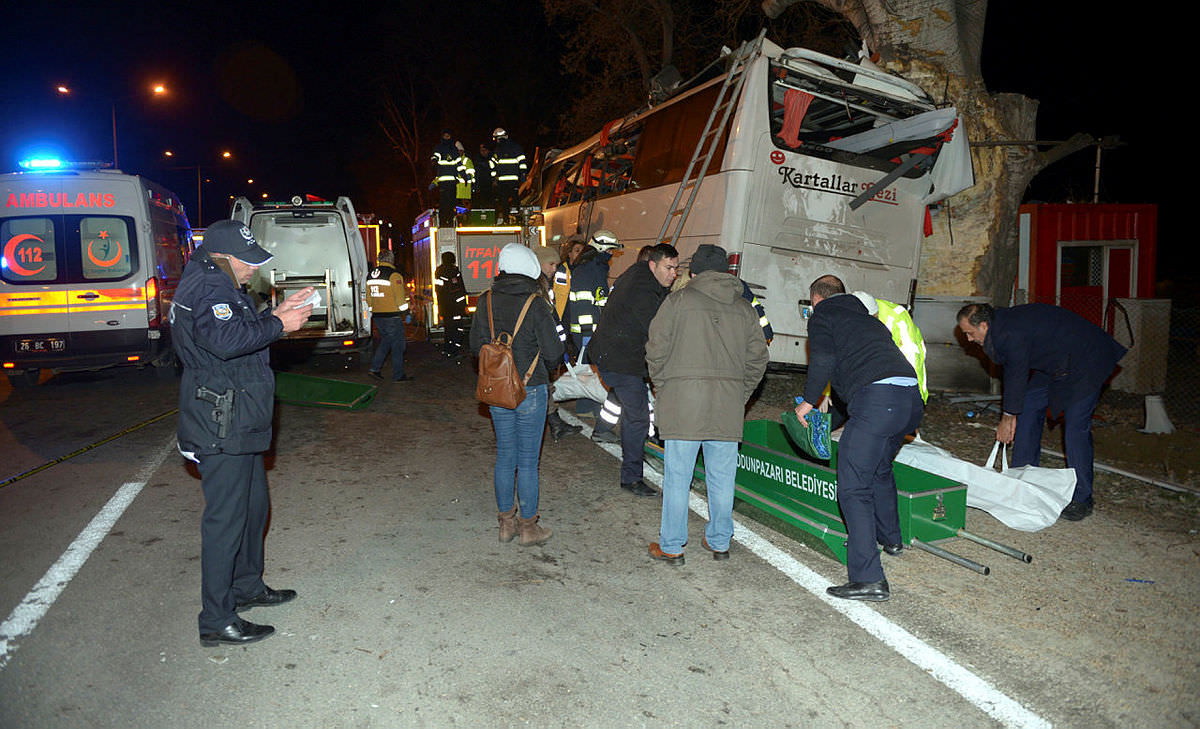 Eskişehir'de gezi otobüsü kaza yaptı: 13 ölü, 42 yaralı