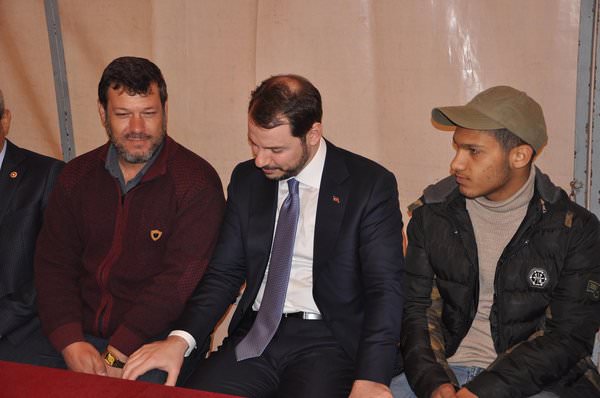Bakan Albayrak'tan şehit ailelerine ziyaret