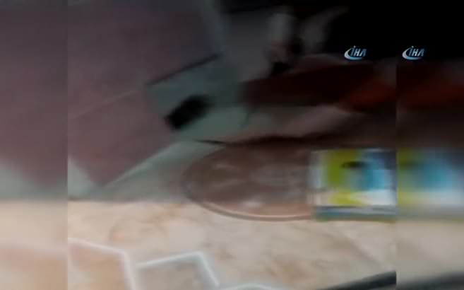 Duvarın içinden cephanelik çıktı