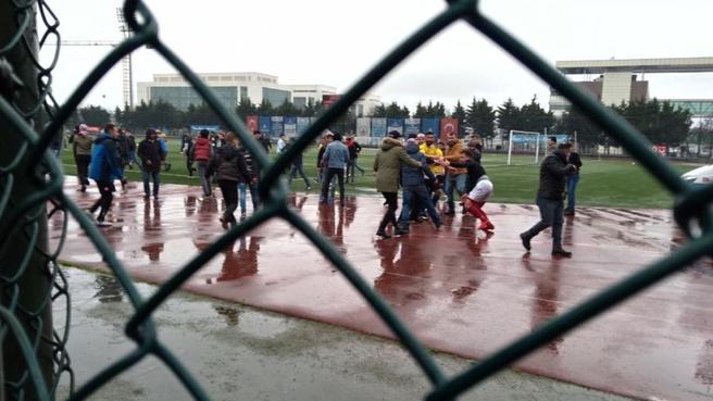Yeni Çansporlu futbolculara saldırı