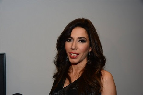Burcu Güneş'ten Mehmetçiğe mesaj