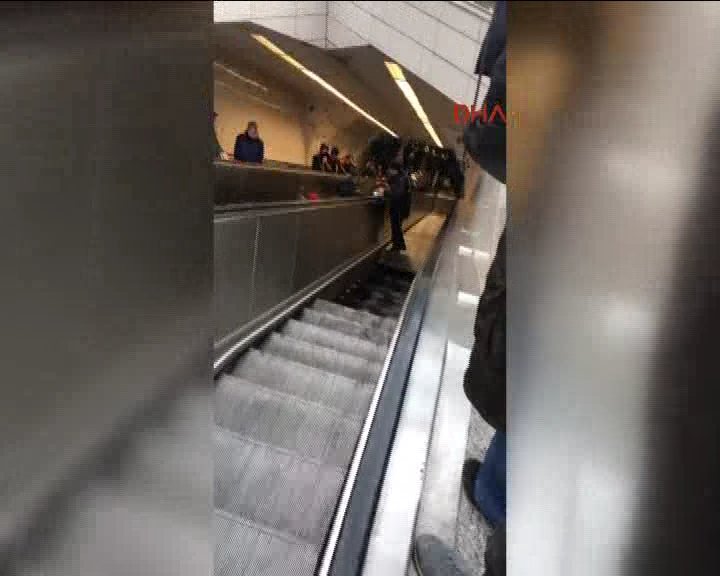 Maslak'ta İTÜ Ayazağa metro istasyonunda yürüyen merdiven çöktü