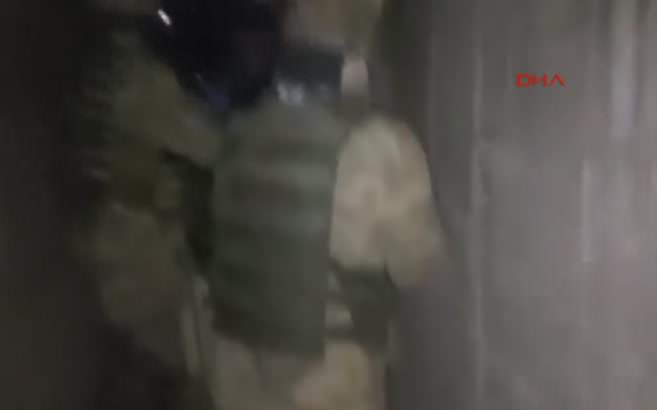 8 askerin şehit olduğu Keltepe'deki tünele böyle girildi