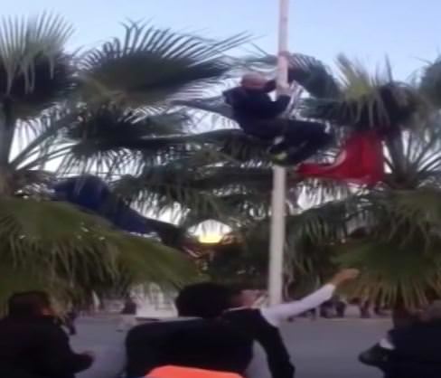 Alanya'da Türk bayrağına alçak saldırı