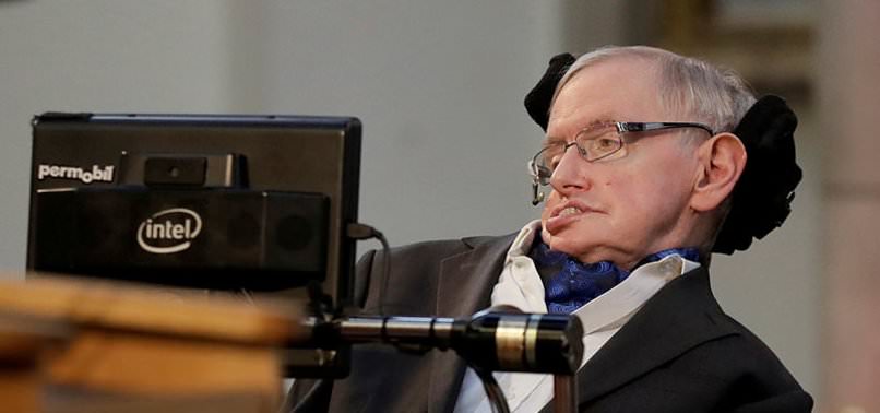 Stephen Hawking hayatını kaybetti