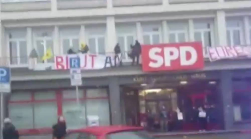 Avrupa'daki teröristler ayaklandı! Parti binası bastı