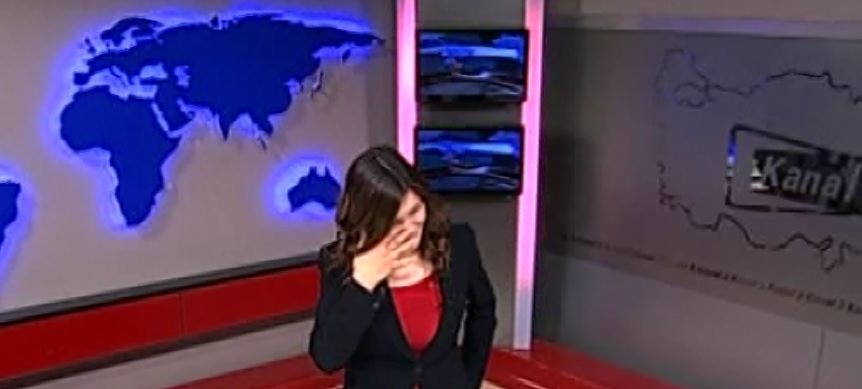 Kadın spiker son yayınında gözyaşlarını tutamadı