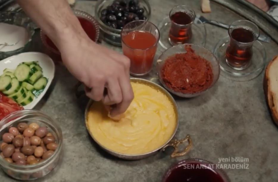 Tahir ve Yiğit kuymak yapıyor