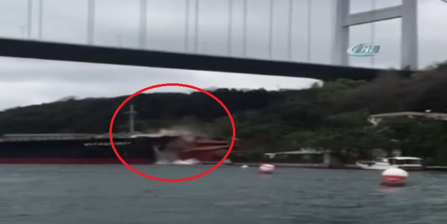 Dev geminin yalıya çarpma anı böyle görüntülendi