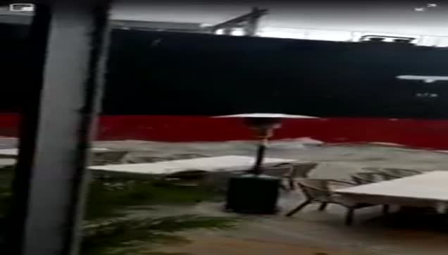 Gemi yalıya böyle çarptı! İşte panik anları
