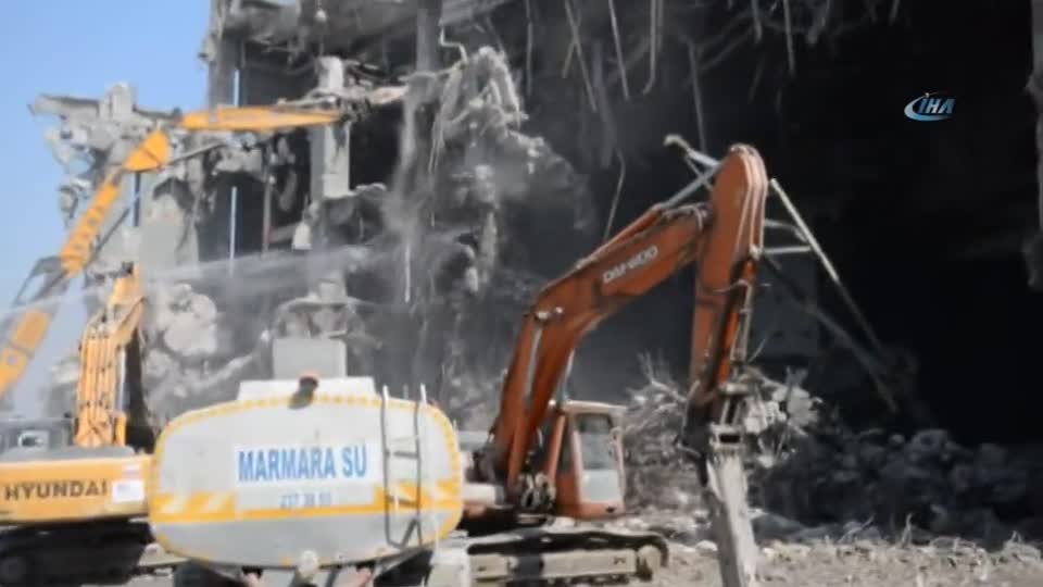 Yıkımı devam eden AKM ilk kez içeriden görüntülendi